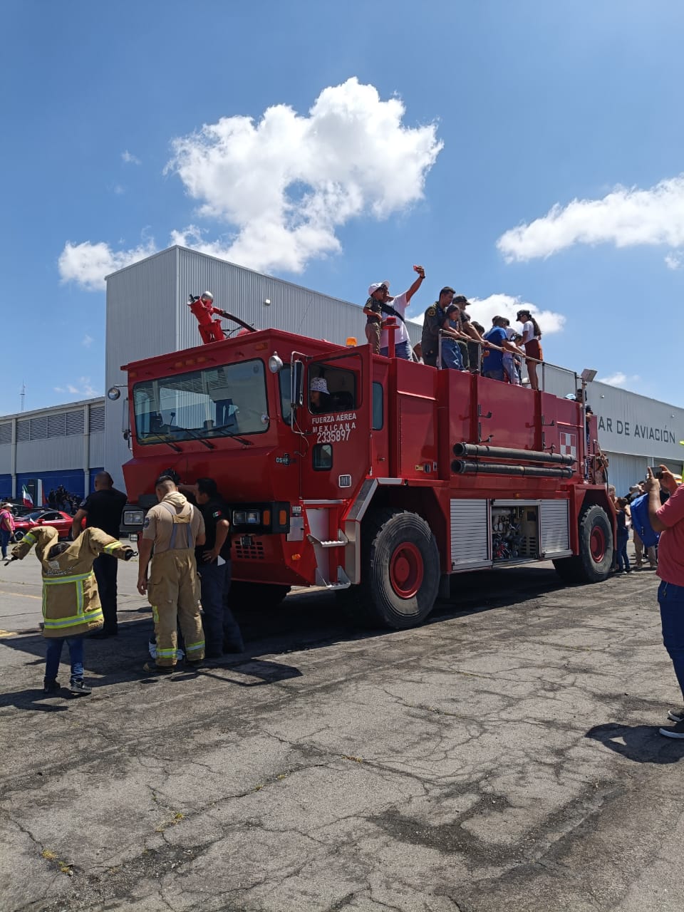 Exhibición de coches en la Base&nbsp;Aérea