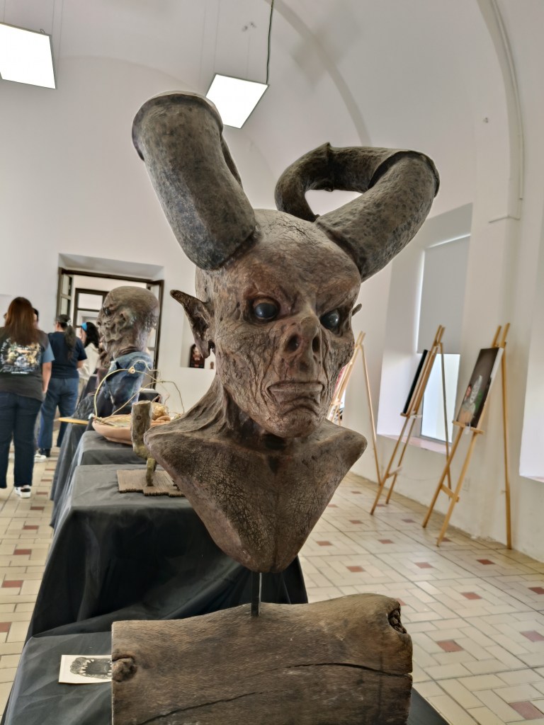 Monstruos que sí se pueden tocar (y otros que te miran fijo): exposición en El&nbsp;Refugio